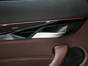 2020sDrive25i MԽҰb g