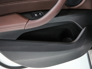 2020sDrive25i MԽҰb g