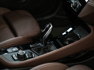 2020sDrive25i MԽҰb п؅^(q)