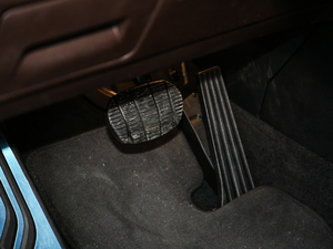 2020sDrive25i MԽҰb п؅^(q)