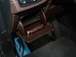 2020sDrive25i MԽҰb п؅^(q)