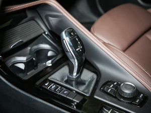 2020款sDrive25i 尊享型M越野套装 换挡杆