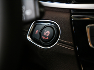 2020sDrive25i MԽҰb п؅^(q)