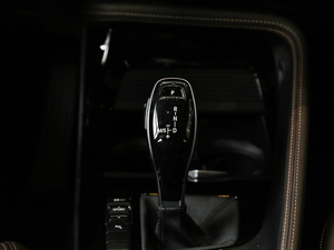 2020sDrive25i MԽҰb п؅^(q)