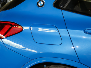 2020sDrive25i IM\b ^