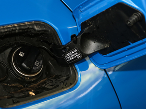 2020sDrive25i IM\b ^