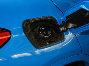 2020sDrive25i IM\b ^