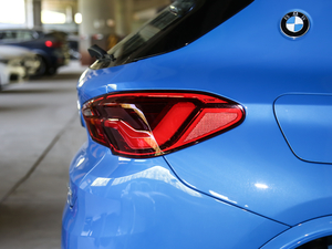 2020sDrive25i IM\b ^