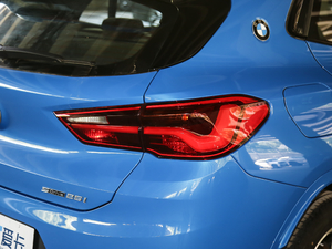 2020sDrive25i IM\b ^