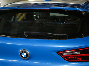 2020sDrive25i IM\b ^