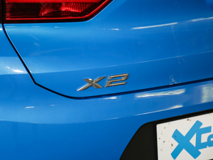 2020sDrive25i IM\b ^