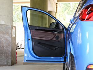 2020款sDrive25i 领先型M运动套装 驾驶位车门