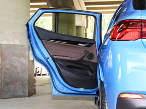 2020款sDrive25i 领先型M运动套装 左后车门