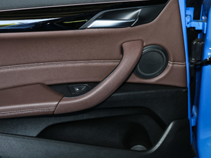 2020sDrive25i IM\b g