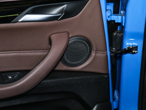 2020sDrive25i IM\b g