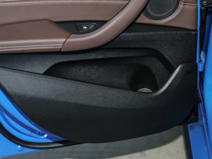 2020sDrive25i IM\b g