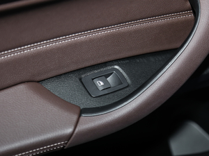 2020sDrive25i IM\b g