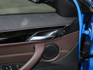 2020sDrive25i IM\b g