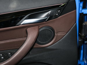 2020sDrive25i IM\b g