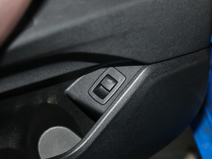 2020sDrive25i IM\b g