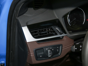 2020sDrive25i IM\b g