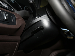 2020sDrive25i IM\b g