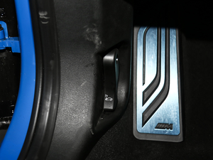 2020sDrive25i IM\b g