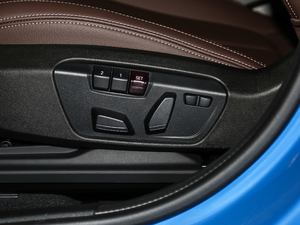 2020sDrive25i IM\b {{