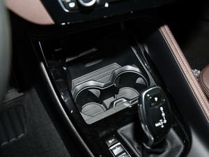 2020sDrive25i IM\b g