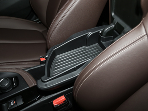 2020sDrive25i IM\b g