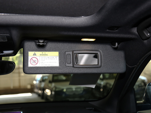 2020sDrive25i IM\b g