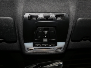 2020sDrive25i IM\b g