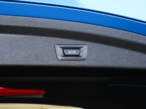 2020sDrive25i IM\b g