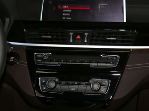 2020sDrive25i IM\b {