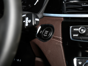 2020sDrive25i IM\b п؅^