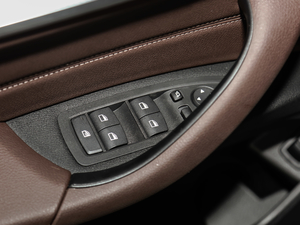 2020款sDrive25i 尊享型M运动套装 主驾车窗控制区	