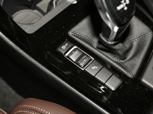 2020sDrive25i M\b п؅^