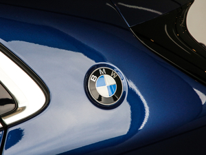 2020sDrive20i MԽҰb ^