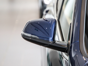 2020sDrive20i MԽҰb ^