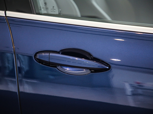 2020sDrive20i MԽҰb ^