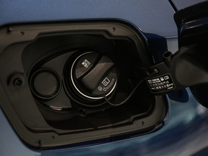 2020sDrive20i MԽҰb ^