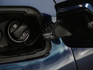 2020sDrive20i MԽҰb ^