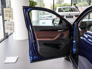 2020款sDrive20i M越野套装 驾驶位车门