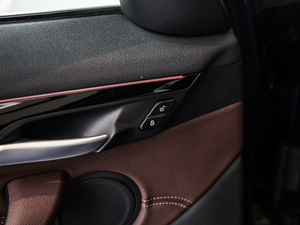 2020sDrive20i MԽҰb g