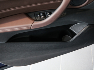 2020sDrive20i MԽҰb g