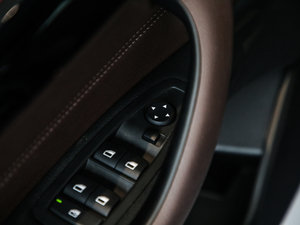 2020sDrive20i MԽҰb g