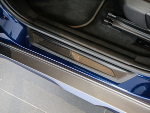 2020sDrive20i MԽҰb g