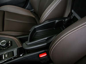 2020sDrive20i MԽҰb g