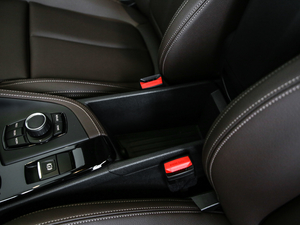 2020sDrive20i MԽҰb g