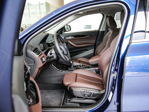 2020款sDrive20i M越野套装 前排空间